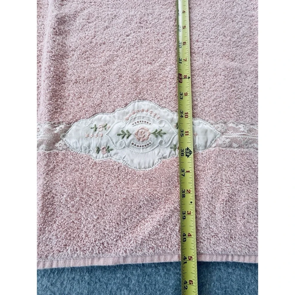 Lot Of 2 Vintage Cannon Bath Towels Pink Lace Embroidered Trim Floral